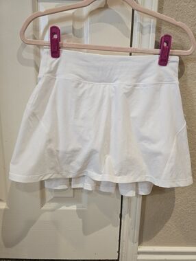 Lululemon white tennis skirt size 4